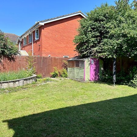 Beautiful House In South Cambridge, 14-Min Drive To The City Centre, Free Parking, No Sofabeds, Sleeps 6 Eksteriør bilde