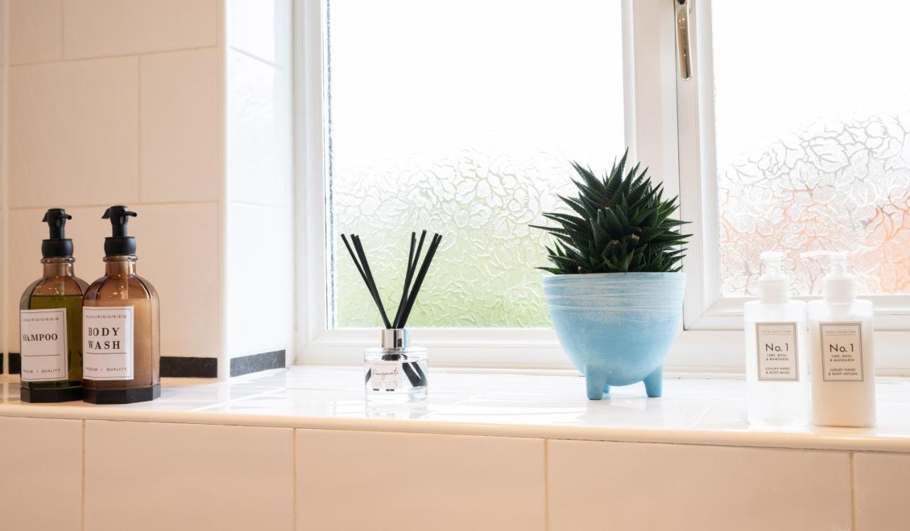 Beautiful House In South Cambridge, 14-Min Drive To The City Centre, Free Parking, No Sofabeds, Sleeps 6 Eksteriør bilde