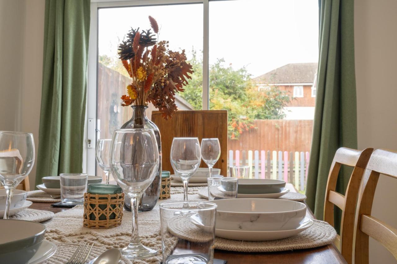 Beautiful House In South Cambridge, 14-Min Drive To The City Centre, Free Parking, No Sofabeds, Sleeps 6 Eksteriør bilde
