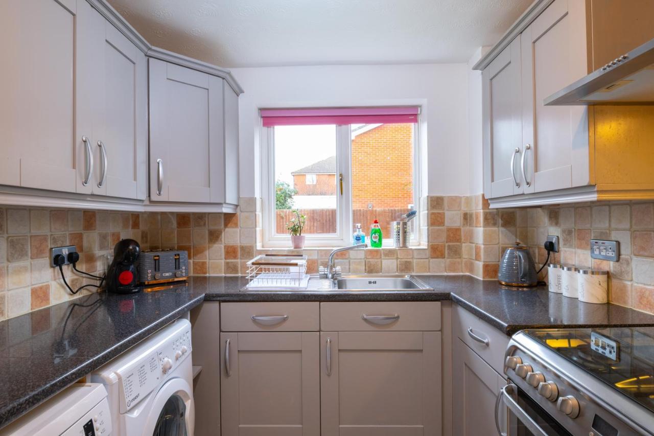 Beautiful House In South Cambridge, 14-Min Drive To The City Centre, Free Parking, No Sofabeds, Sleeps 6 Eksteriør bilde