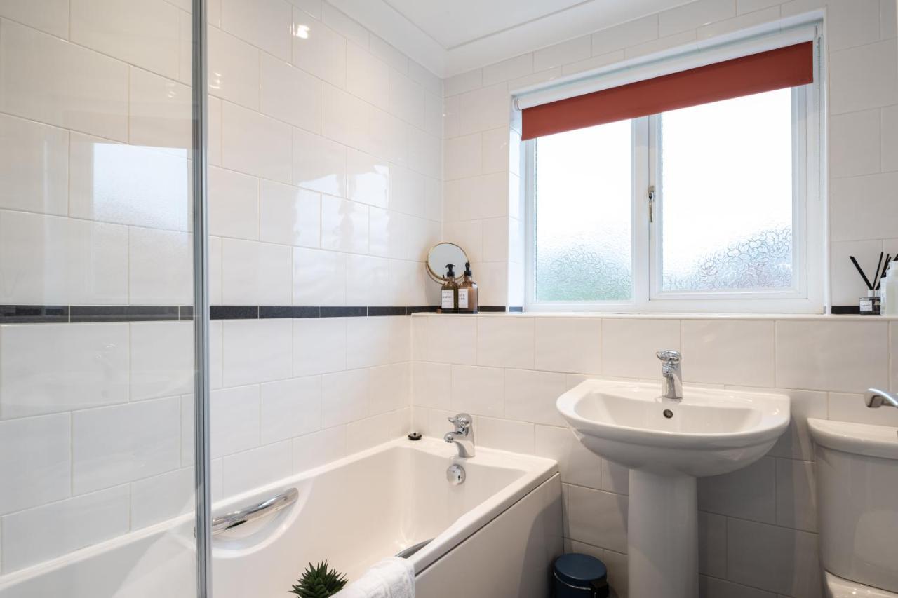 Beautiful House In South Cambridge, 14-Min Drive To The City Centre, Free Parking, No Sofabeds, Sleeps 6 Eksteriør bilde