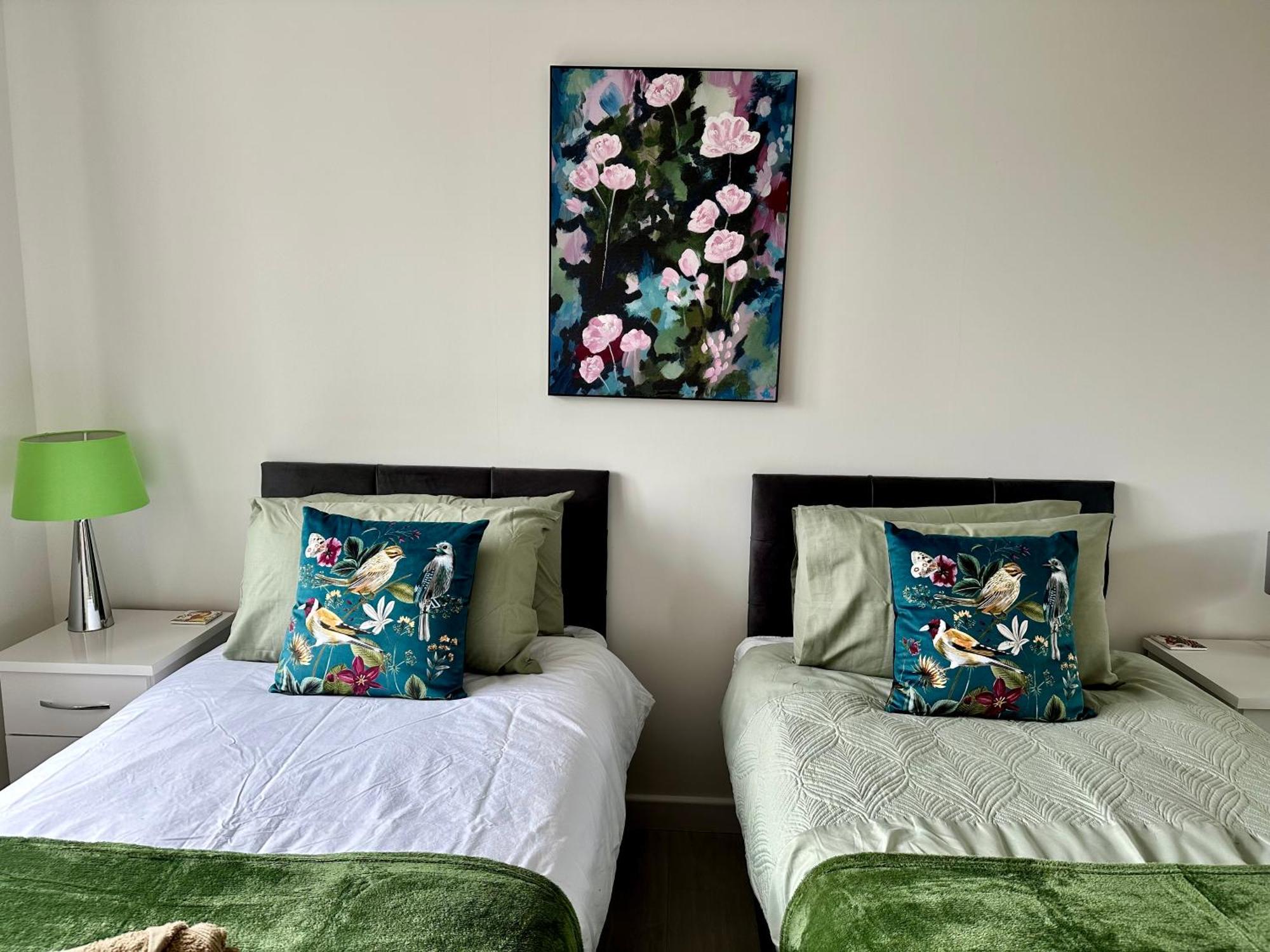 Beautiful House In South Cambridge, 14-Min Drive To The City Centre, Free Parking, No Sofabeds, Sleeps 6 Eksteriør bilde